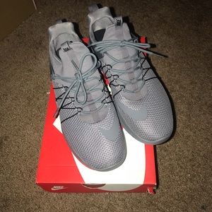 Nike Darwin Shoes Size 9 in Men !!